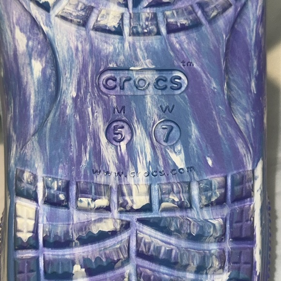 Crocs Marbled Sandal Size 7 W 5 M Pristine - Picture 8 of 16